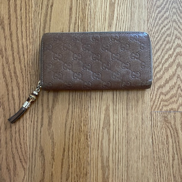 Gucci Handbags - Gucci Wallet